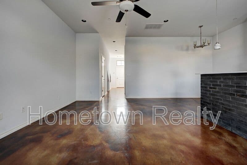 Edmond Townhome: 459 S Fretz Avenue