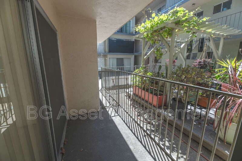 Oakland Condo: 3600 Dimond Avenue