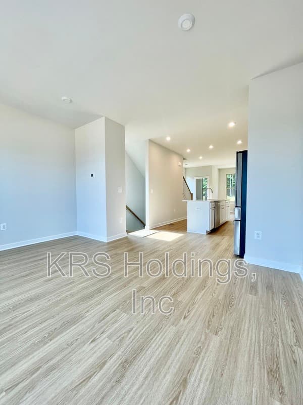 Woodbridge Townhome: 3738 District Dr.
