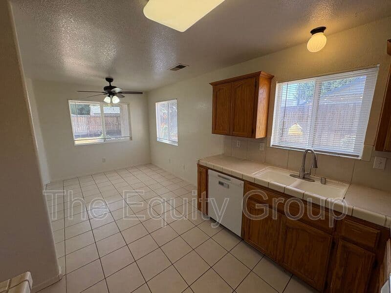 Tulare House: 1257 North Milner Street