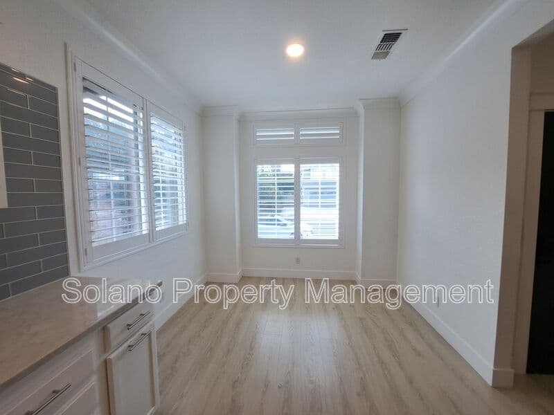 Vacaville House: 472 Somerville Circle