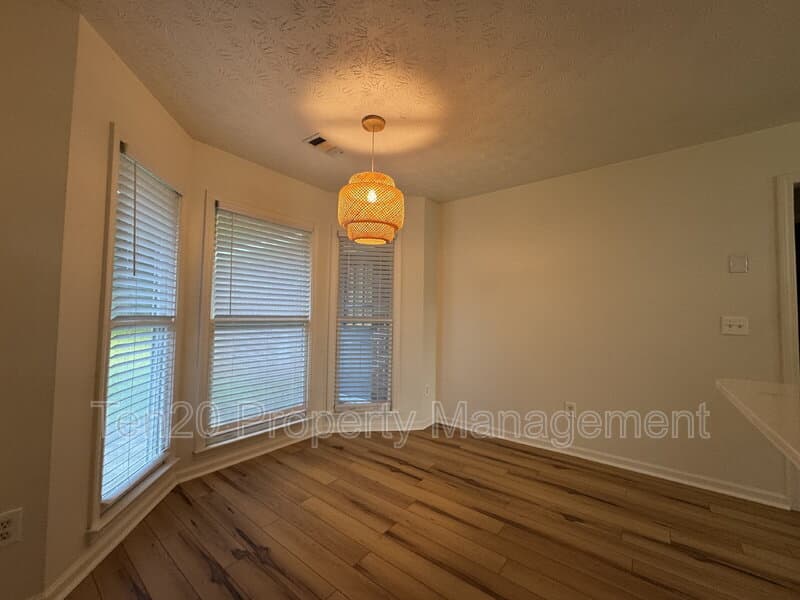 Columbus House: 6009 Creek Stone Court