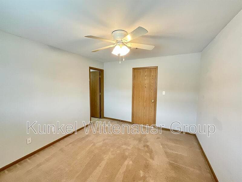 Belleville Condo: 2609-E Sierra Drive