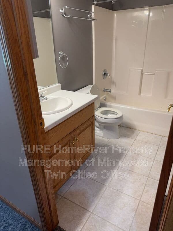 Rochester House: 5939 Shetland Dr NW
