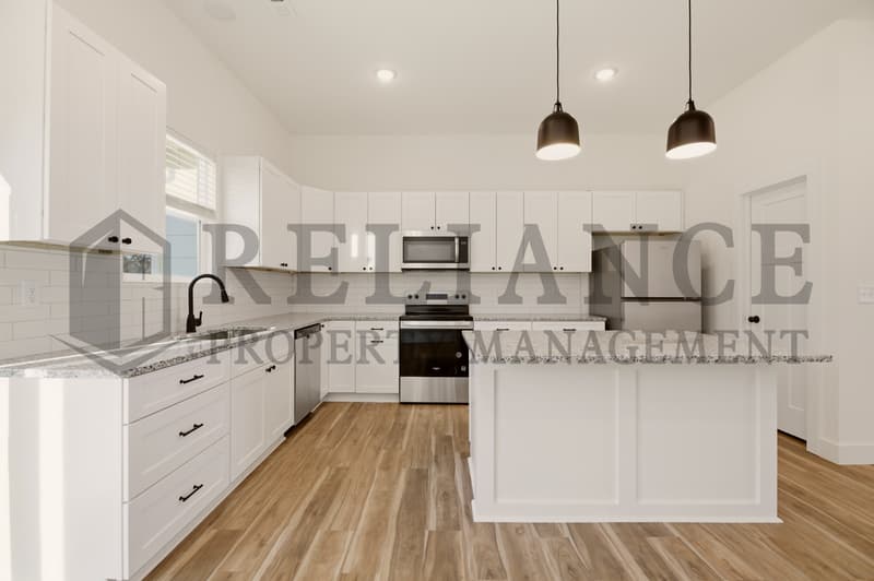 Valley Center House: 701 E Elmwood St