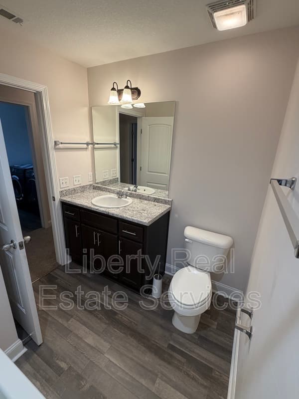Hinesville House: 224 Whipple Ave