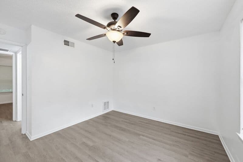 Kirbyville House: 1410 South Elizabeth Avenue