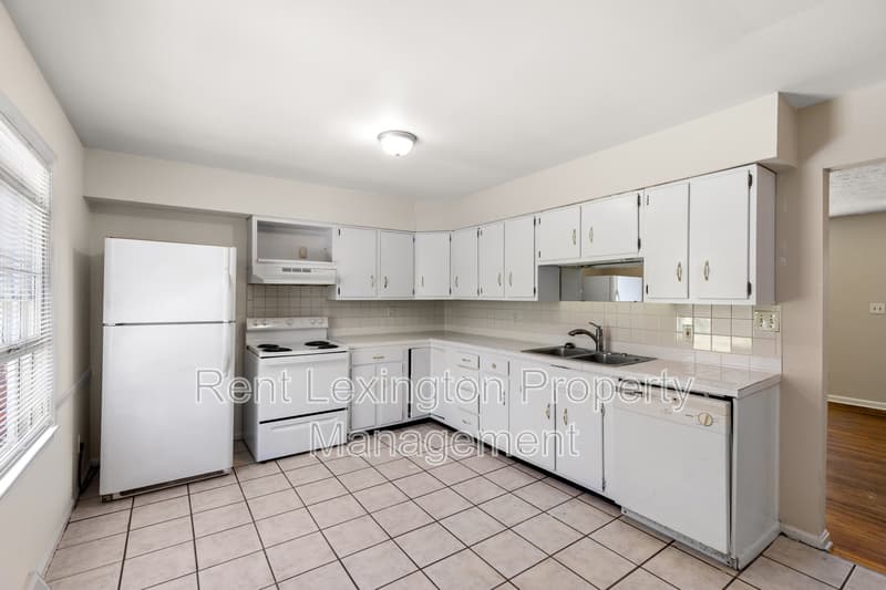 Lexington House: 1138 Gainesway Drive