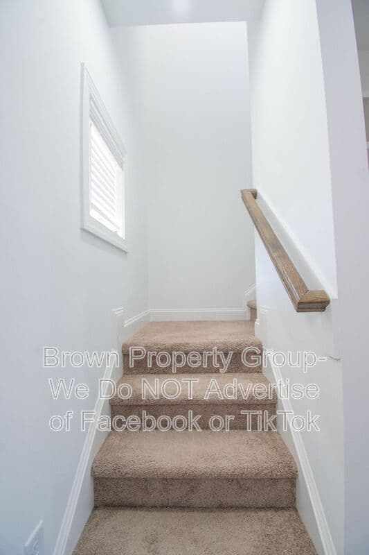 Raeford House: 157 Easy St
