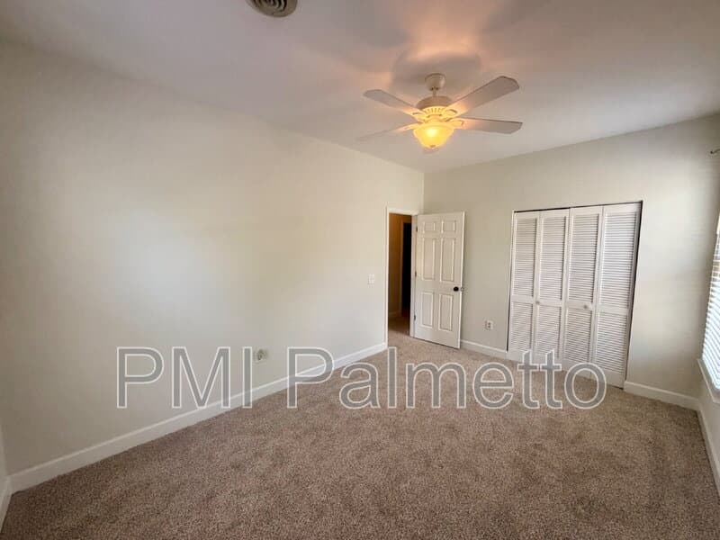 Columbia House: 3923 West Buchanan Drive