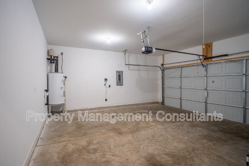 Harvest House: 1033 Highgrove Heights Northwest
