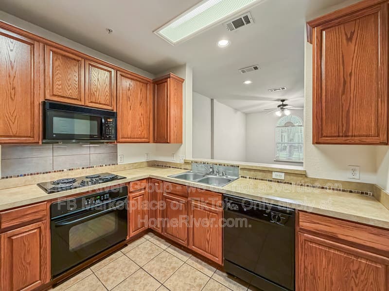 Lewisville House: 549 Legends Dr