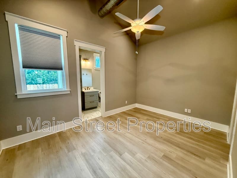 Pensacola House: 1205 East Scott Street