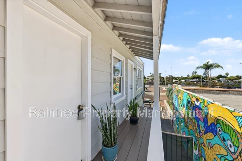 Solana Beach Condo: 146 N Cedros Ave