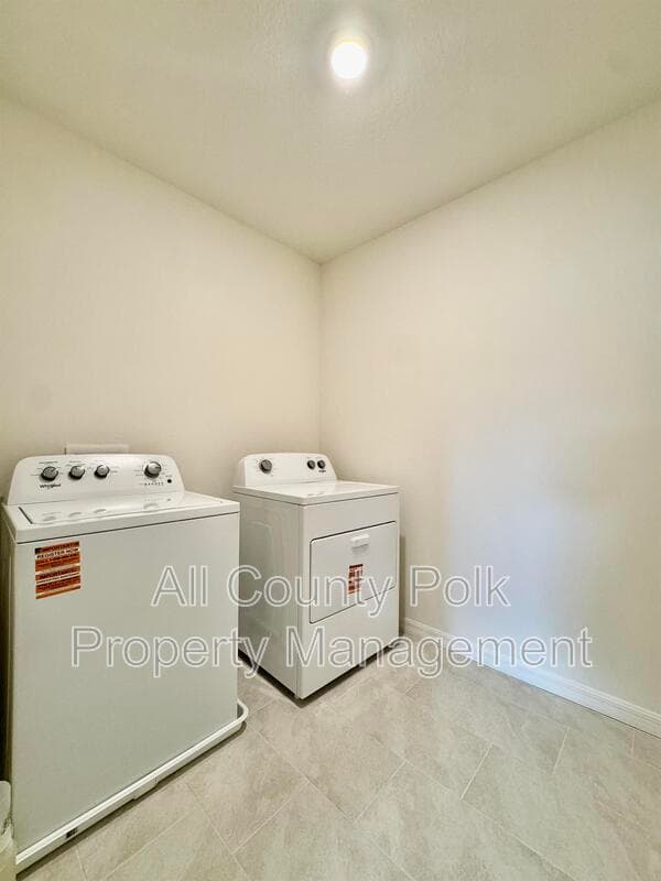 Winter Haven House: 4924 Kaia Ave