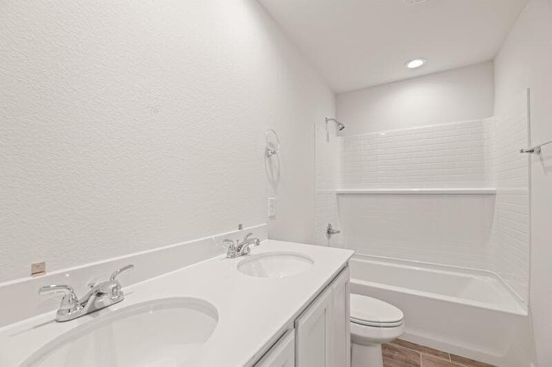 Aubrey House: 635 Frio Lane