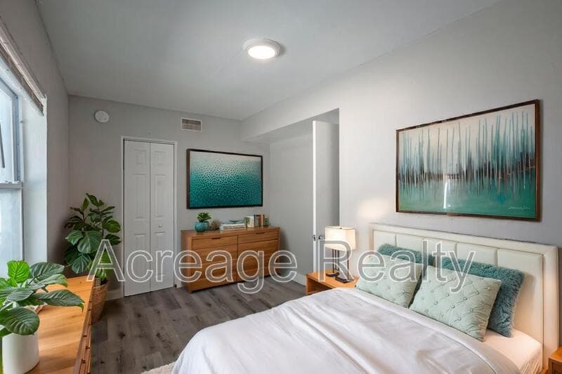 Jacksonville House: 1652 Myrtle Ave N