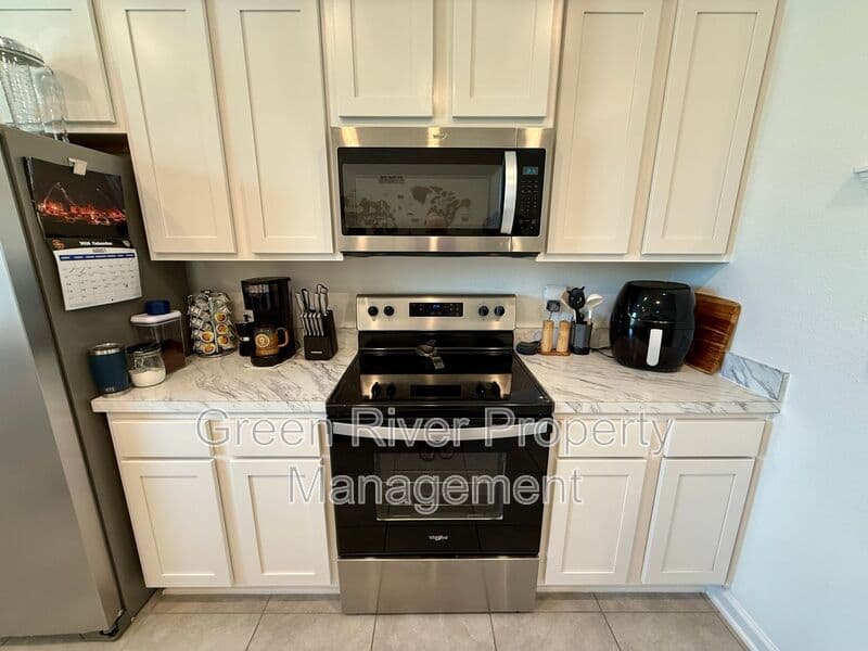 Jacksonville House: 4922 Earthshine Road
