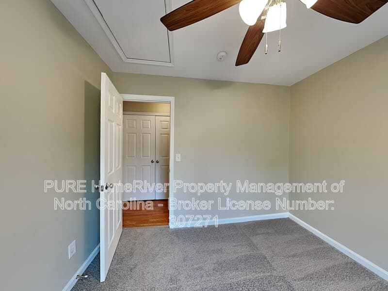 Greensboro House: 822 Banner Oak Ct