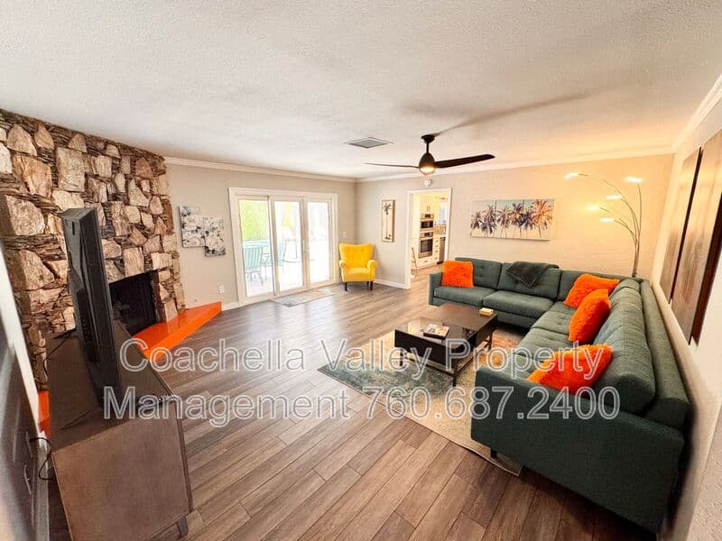 Palm Springs House: 2004 N San Antonio Rd