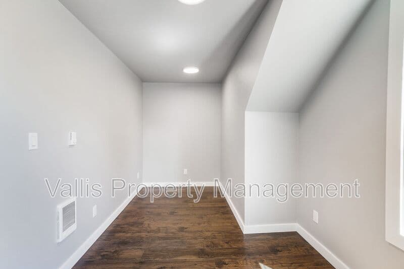 Independence House: 415 South 11th Street