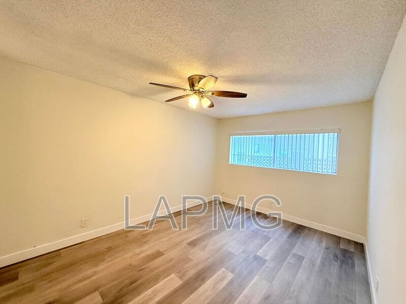 Burbank House: 711-715 E. Cypress Avenue