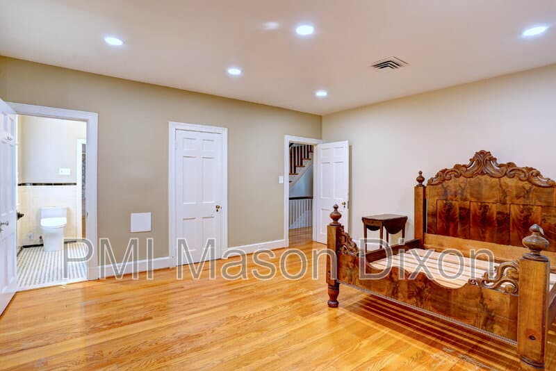 Baltimore House: 5304 Springlake Way