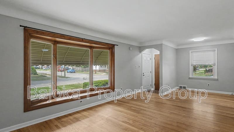 Lincoln Park House: 2957 Fort Park Boulevard