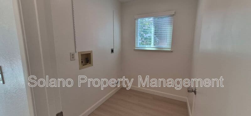 Fairfield House: 5023 Oakbrook Cir