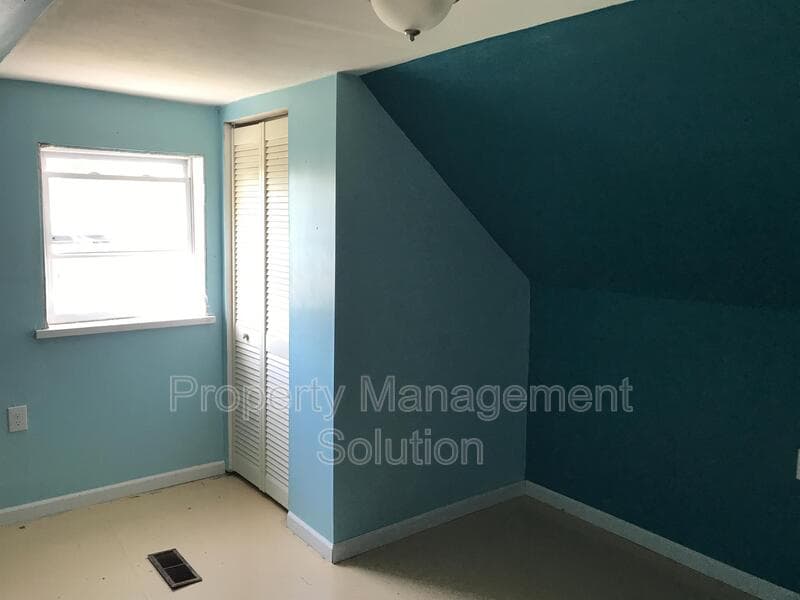 Saint Louis House: 4737 Plover