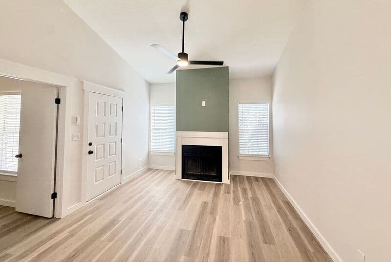 Pensacola House: 501 E Burgess Rd F7