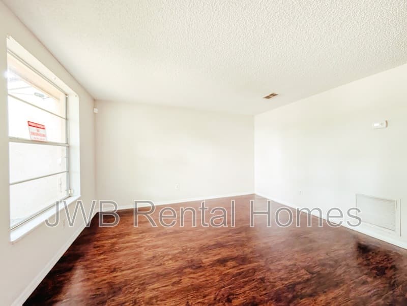Orange Park Townhome: 2630 B Gifford Ave