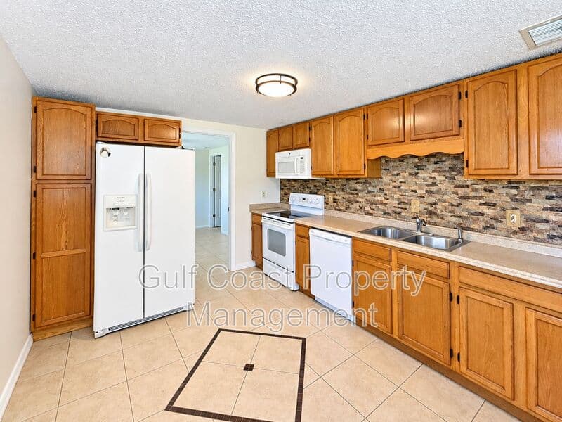 Bradenton House: 3104 49th Ave Drive West