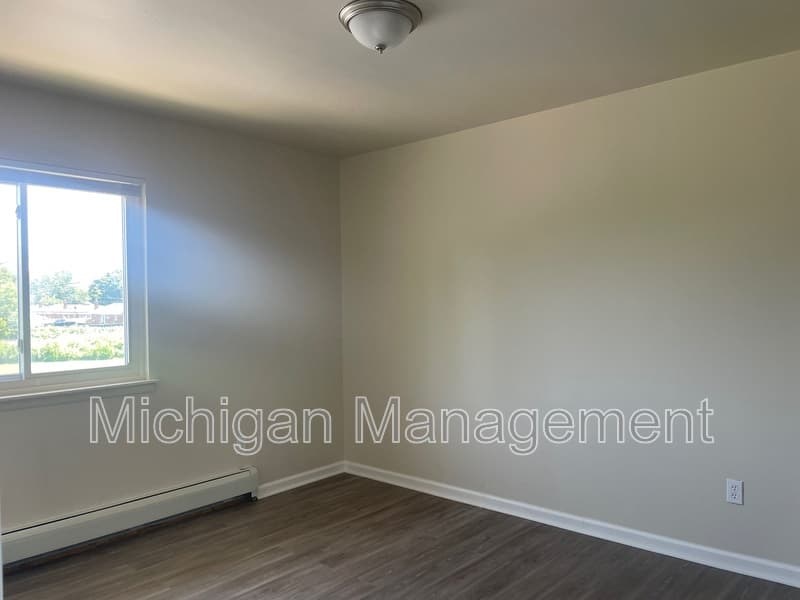 Allen Park Condo: 19220 Wick Rd
