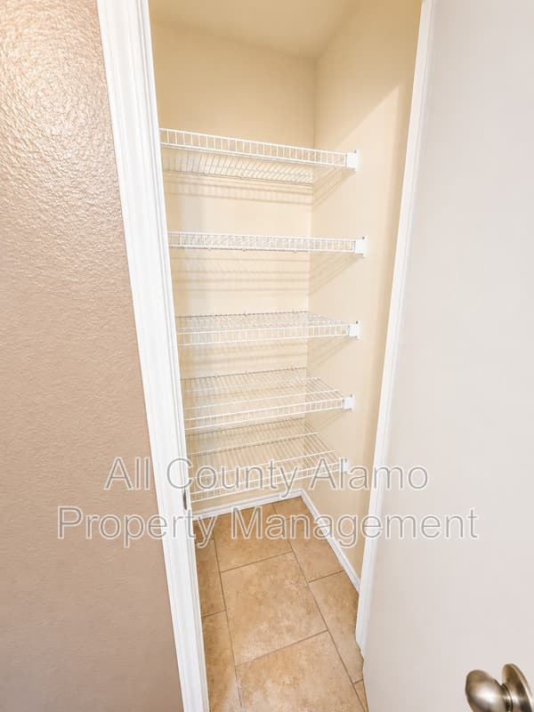 Selma House: 9006 Pinseeker