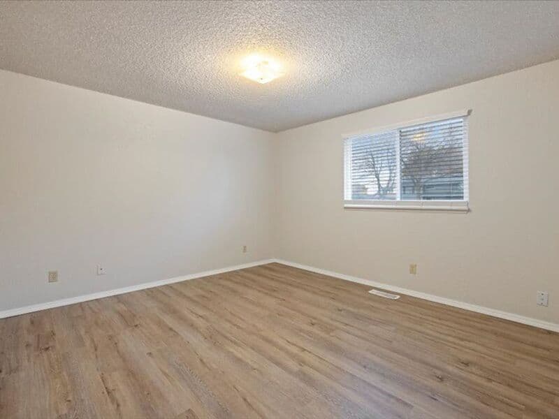 W. Richland House: 4940 Chukar Drive