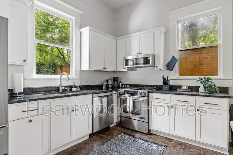 Columbia House: 921 Laurens Street