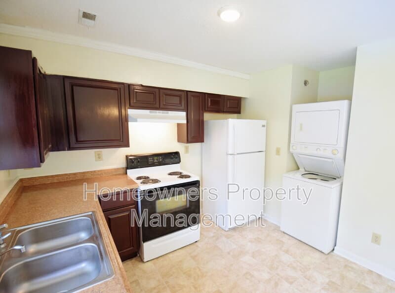 Fayetteville House: 6635 Abbey Ln