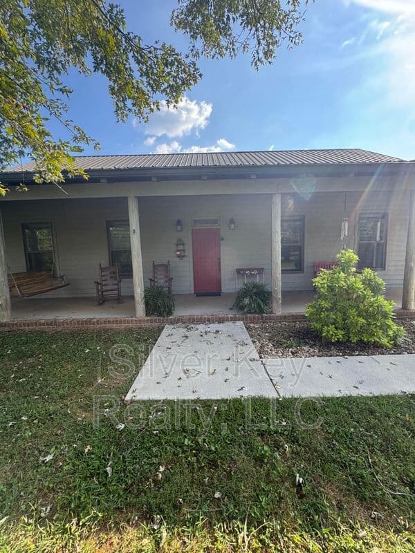 Athens House: 834 Highway 39 East