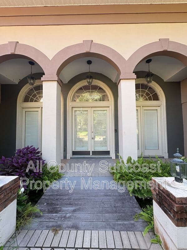 Tallahassee House: 2600 Lucerne Dr