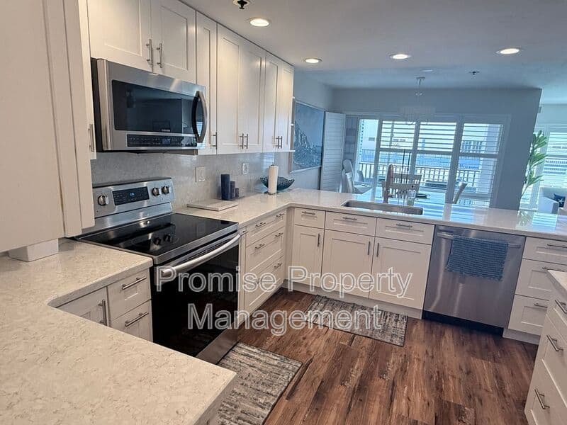 Oceanside Condo: 910 N Pacific Street