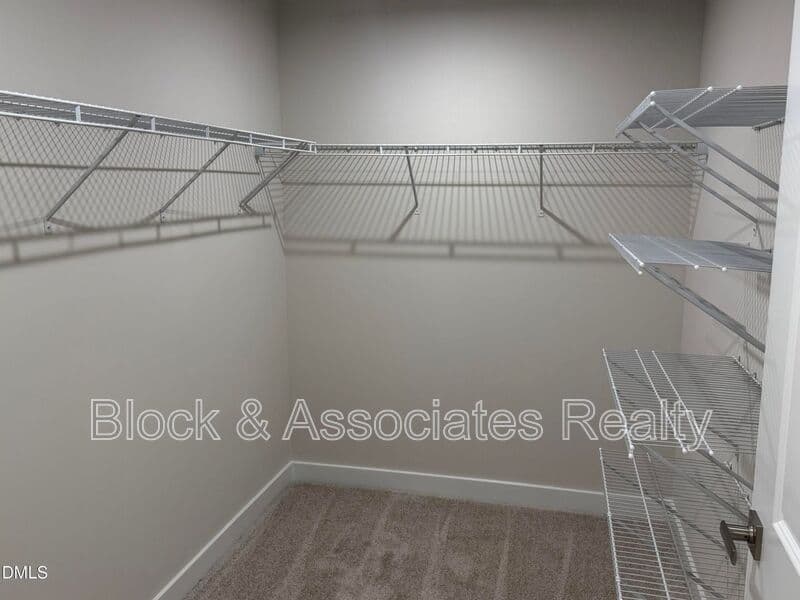 Raleigh House: 1337 Rollman Farm
