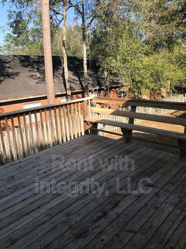 Tallahassee House: 156-D Locke St
