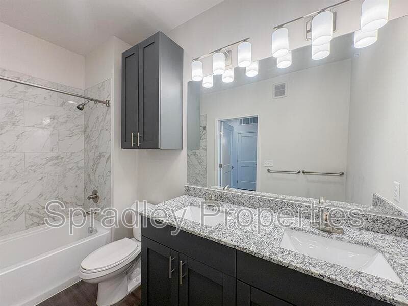 Belton Condo: 710 Shine St, Apt 1302