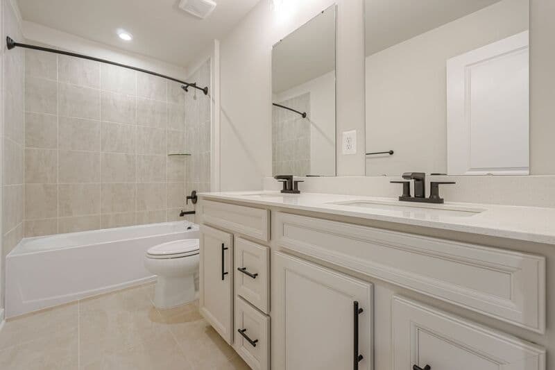 Fredericksburg House: 1400 Crested Iris Drive
