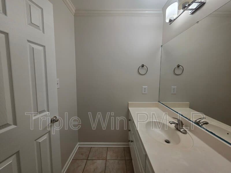Little Rock House: 12512 Woodbury Dr