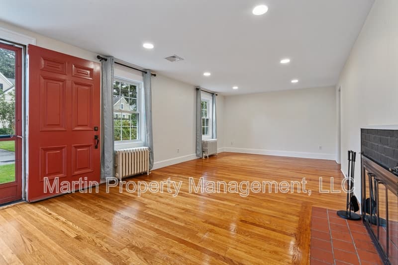 Lexington House: 14 Gleason Road