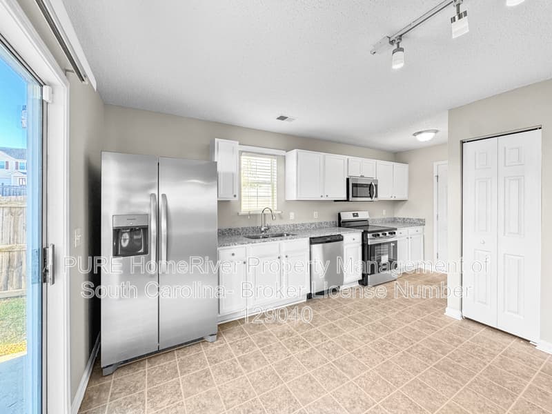Lexington House: 108 Flyer Ct