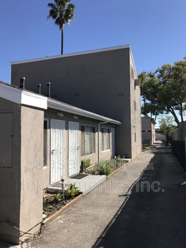 North Hollywood House: 11443 Emelita Street