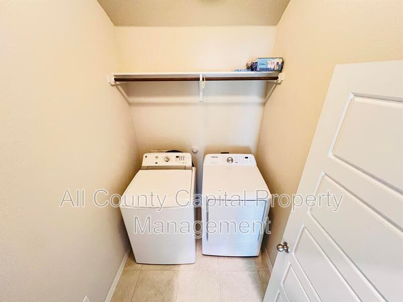 Georgetown House: 201 Oakstone Dr